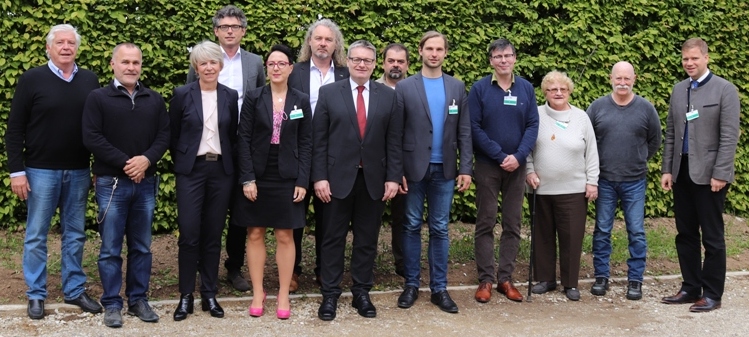 Der Maregelvollzugsbeirat mit den Verantwortlichen des Bezirkskrankenhauses Straubing: Peter Mittermeier, Technischer Betriebsleiter Klaus Dirscherl, Einrichtungsleiterin Dr. Susanne Lausch, Krankenhausdirektor Thomas Klement, Dr. Dorothea Gaudernack, Pf