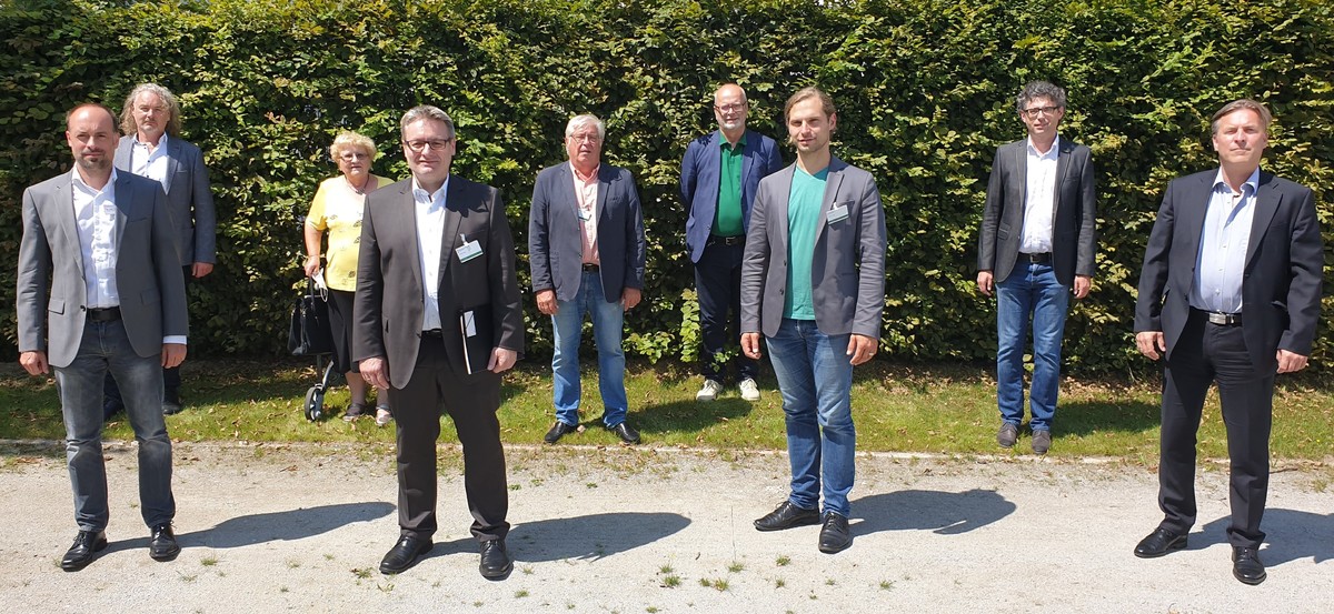 (v.l.): Der Maregelvollzugsbeirat mit den Verantwortlichen des Bezirkskrankenhauses Straubing: Stv. rztlicher Direktor Dr. David Janele, Pflegedirektor Michael Zehrer, Gisela Dregelyi, MdL Josef Zellmeier, Peter Mittermeier, Hans Emmert, MdL Toni Schube